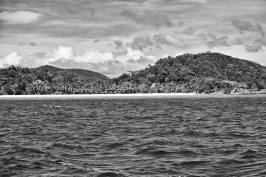 bir tekne güzellikler kıyı şeridi deniz ve rock 