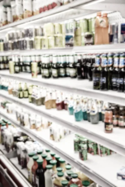 Lleno de colores difuminados en el supermercado — Foto de Stock