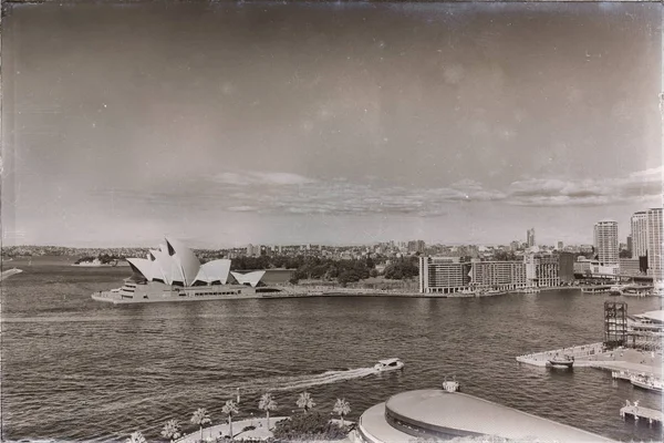 AUSTRALIA, SYDNEY-CIRCA AGOSTO 2017-teatro dell'opera e la barca — Foto Stock