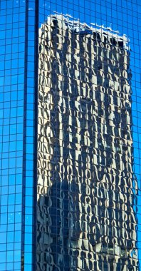  gökdelen penceresinde refleks 