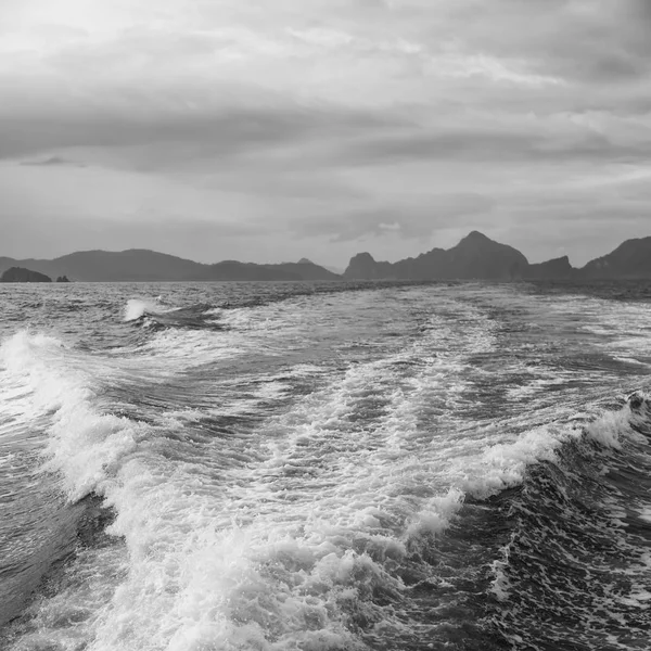 Una vista desde el barco y el océano Pacífico —  Fotos de Stock