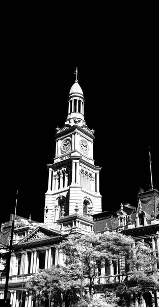 V sydney starožitné věž s hodinami na obloze — Stock fotografie