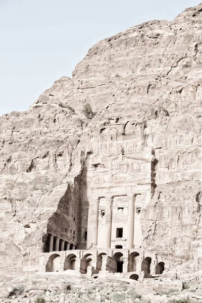墓在约旦佩特拉古城古董网站 — 图库照片