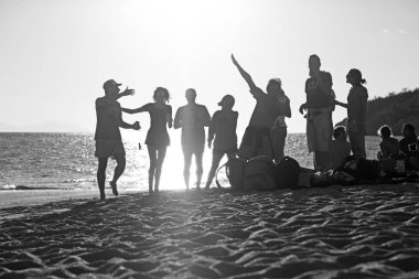  insanların parti plaj vardır.