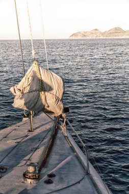Avustralya'da tekne ve katamaran ışıkta spor kavramı güverte ve rahatla