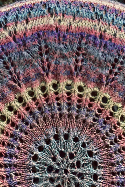多色の抽象的な背景のような手作りかぎ針編み — ストック写真