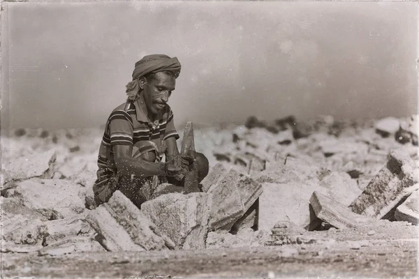 Ethiopië Danakil Circa December 2017 Onbekende Man Aan Het Werk — Stockfoto