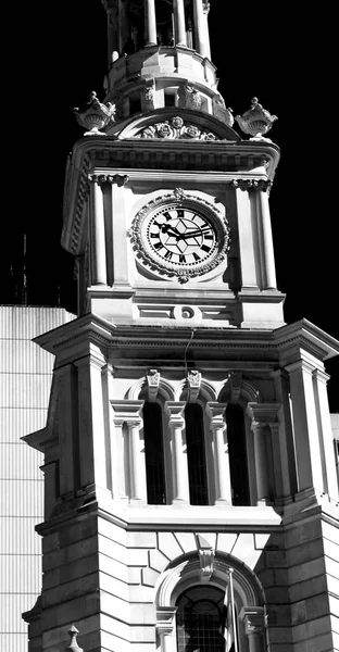 In sydney de antieke clock tower in de lucht — Stockfoto