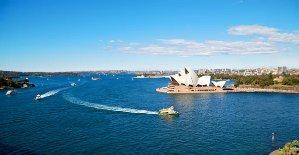 Australia, Sydney-Circa sierpnia 2017-Opery i łodzi — Zdjęcie stockowe