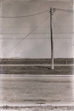 güç hattı açık havada elektrik direği ile