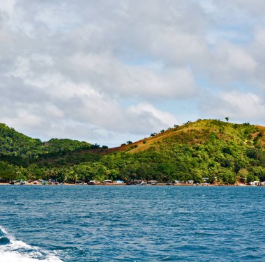 bir tekne güzellikler kıyı şeridi deniz ve rock 
