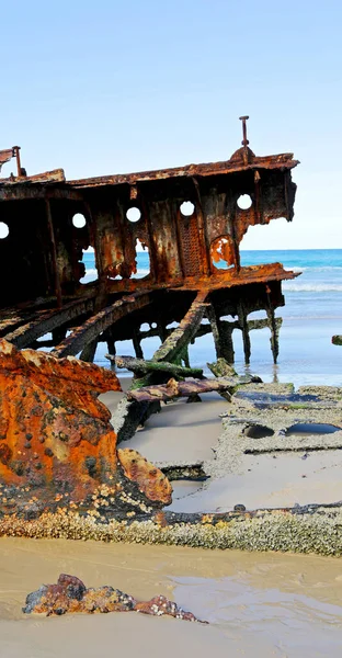 O barco enferrujado e prejudicial antigo e corrosão — Fotografia de Stock