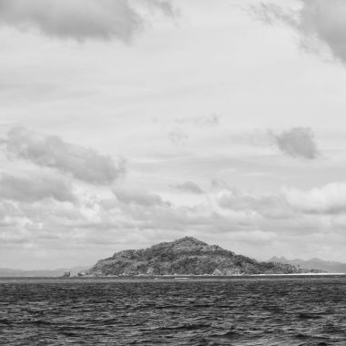   Tekne ve Pasifik Okyanusu görünümünden   