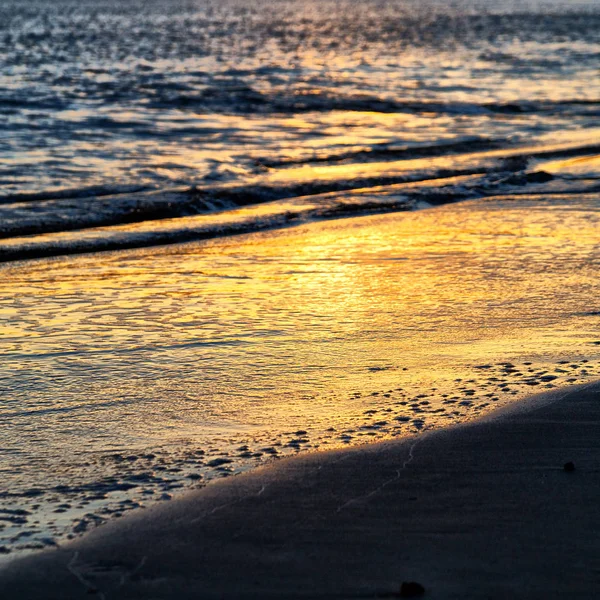 Il tramonto nell'oceano come concetto di relax — Foto Stock