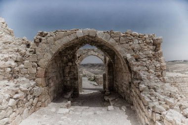 Jordan'ın eski kast kül shubak ve onun Kulesi gökyüzünde