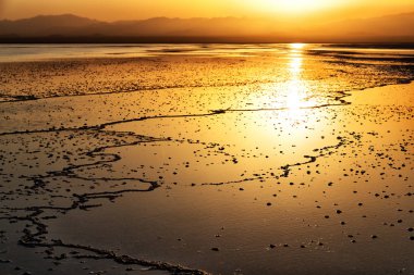 Danakil Etiyopya Afrika tuz göl günbatımı refleks ve peyzaj