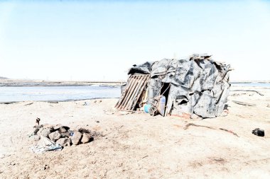 Etiyopya Afrika'da tuzlu iş yerinde yoksulluk ve iş kulübede