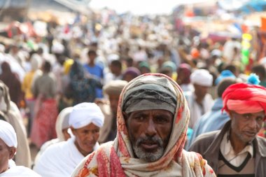 Etiyopya, Lalibela-Ocak 2018--içinde belgili tanımlık çarşı genna celebratio sırasında kimliği belirsiz kişi dolaylarında