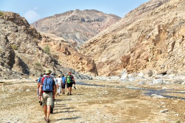 Etiyopya'da Afrika bir sürü insan Kanyon boş nehre hiking
