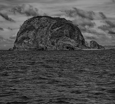 Filipinler 'deki bulanıklık, teknenin ve Pasifik Okyanusu' nun arka planının manzarası.