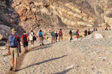 Etiyopya'da Afrika bir sürü insan Kanyon boş nehre hiking