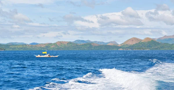 Desenfoque Filipinas Una Vista Desde Barco Fondo Montaña Del Océano — Foto de Stock