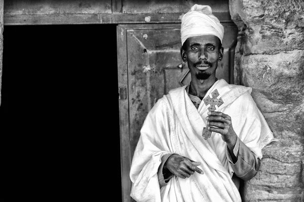 Etiópia Lalibela Circa Janeiro 2018 Padre Não Identificado Rezando Celebração — Fotografia de Stock