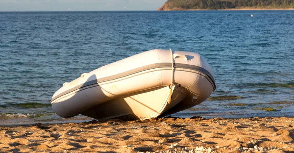 Austália Mar Oceano Bote Borracha Perto Litoral Praia — Fotografia de Stock