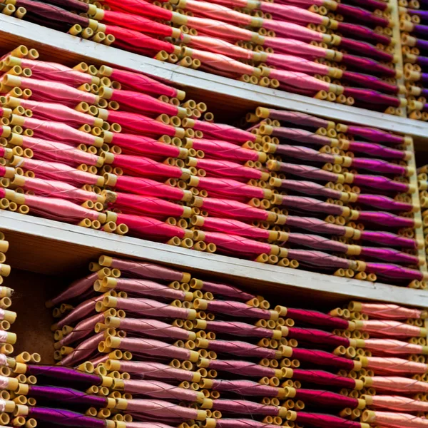 Στην Αγορά Σύρμα Γρανάζι Βαμβάκι Όπως Χρώματα Φόντου — Φωτογραφία Αρχείου