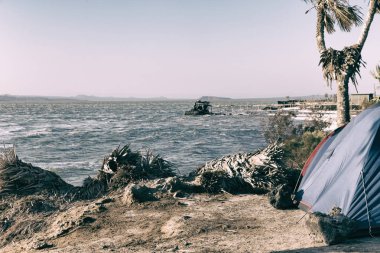  Ulusal parkta turist ve çadır kamp