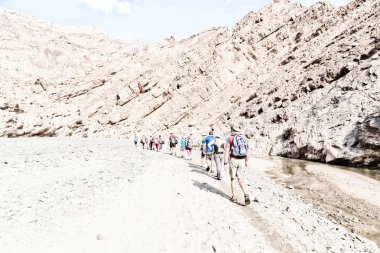  Kanyon boş nehir birçok kişi hiking 