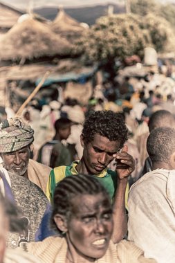 piyasada celebratio insanlarla dolu Lalibela Etiyopya'da