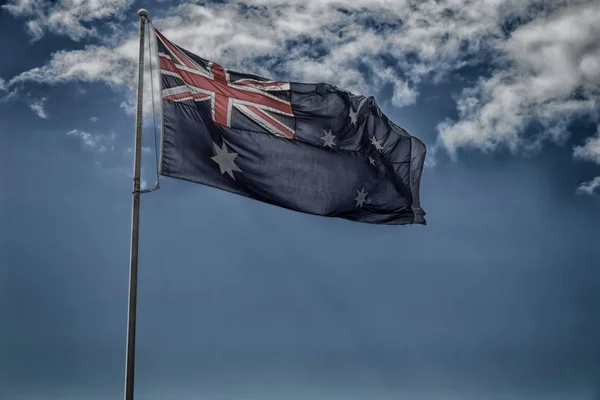 Australien Den Klara Himlen Viftande Flagga — Stockfoto