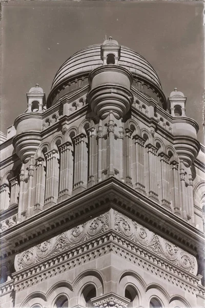 Античное здание и купол — стоковое фото