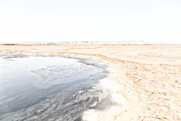 Na Etiópia áfrica o lago negro e céu — Fotografia de Stock