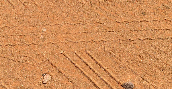 Nel deserto spiaggia pista di auto e camion come astratto backgr — Foto Stock