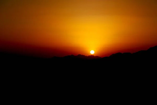 Der Jordanischen Wadi Rum Wüste Das Sonnenaufgangspanorama Und Das Licht — Stockfoto