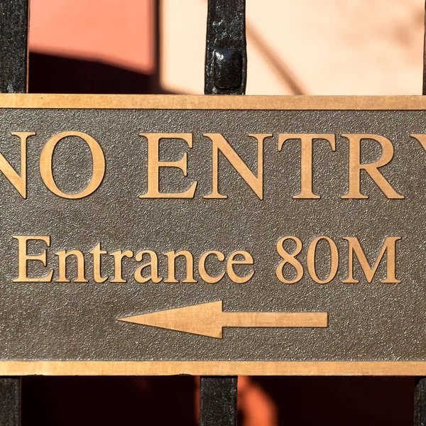In the background the sign of  entrance — Stock Photo, Image