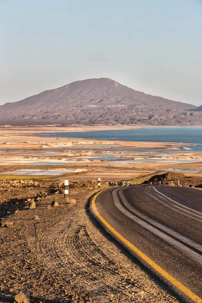 Ethiopia Africa Calle Montaña Cerca Del Lago Los Pisos Sal — Foto de Stock