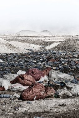 Etiyopya Afrika'da atma çöp ve plastik şişe city yakınındaki oteller