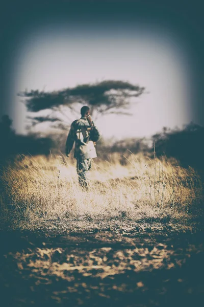 Africa Borrosa Tierra Etiopía Soldado Negro Arma Mirando Frontera — Foto de Stock