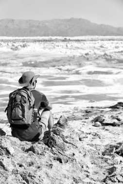 depresyon volkan bir backpacker arazi