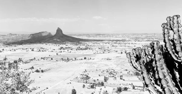 In de vallei berg en de hemel het panorama — Stockfoto