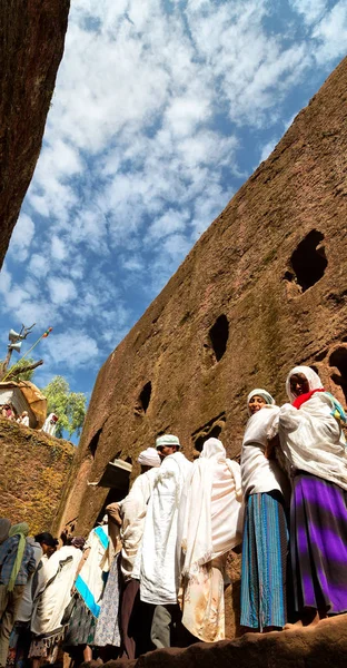 Insanlar kutlama Lalibela Etiyopya kalabalıkta — Stok fotoğraf