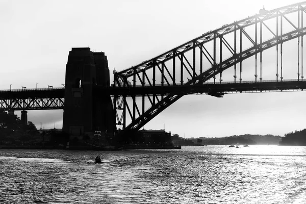 Austalia シドニーと日の出橋の湾で — ストック写真