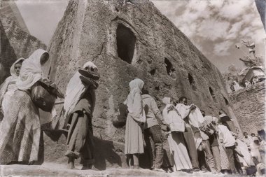 Etiyopya, Lalibela-Ocak 2018--genna celebratio kalabalık içinde kimliği belirsiz kişi dolaylarında