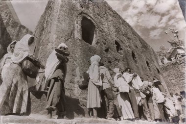 Etiyopya, Lalibela-Ocak 2018--genna celebratio kalabalık içinde kimliği belirsiz kişi dolaylarında