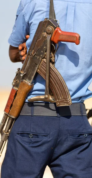 Africe Etiopie Danakil Pušku Zadní Stráž Koncepce Bezpečnosti Ochrany — Stock fotografie