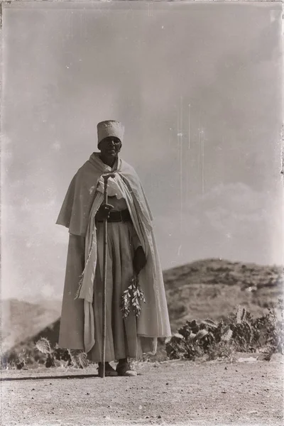  Etiyopya'da bir yürüyüş rahip sokak dağ