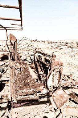 Danakil Etiyopya Afrika'da eski İtalyanca paslı Köyü antika araba ve sıcak